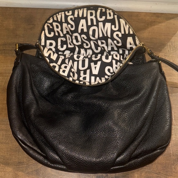 Marc Jacobs Black Leather Shoulder Bag with Gold Accents - Picture 7 of 7